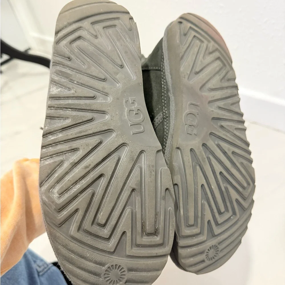 UGG Men's Charcoal Chukka Boots‎ 8